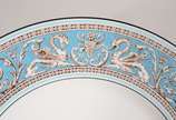 WEDGWOOD (1759),  - Serviço de jantar de porcelana inglesa Wedgwood,  borda com guirlandas em tons de azul, composto de: 10 pratos rasos, 11 pratos de sobremesa, 12 para 
