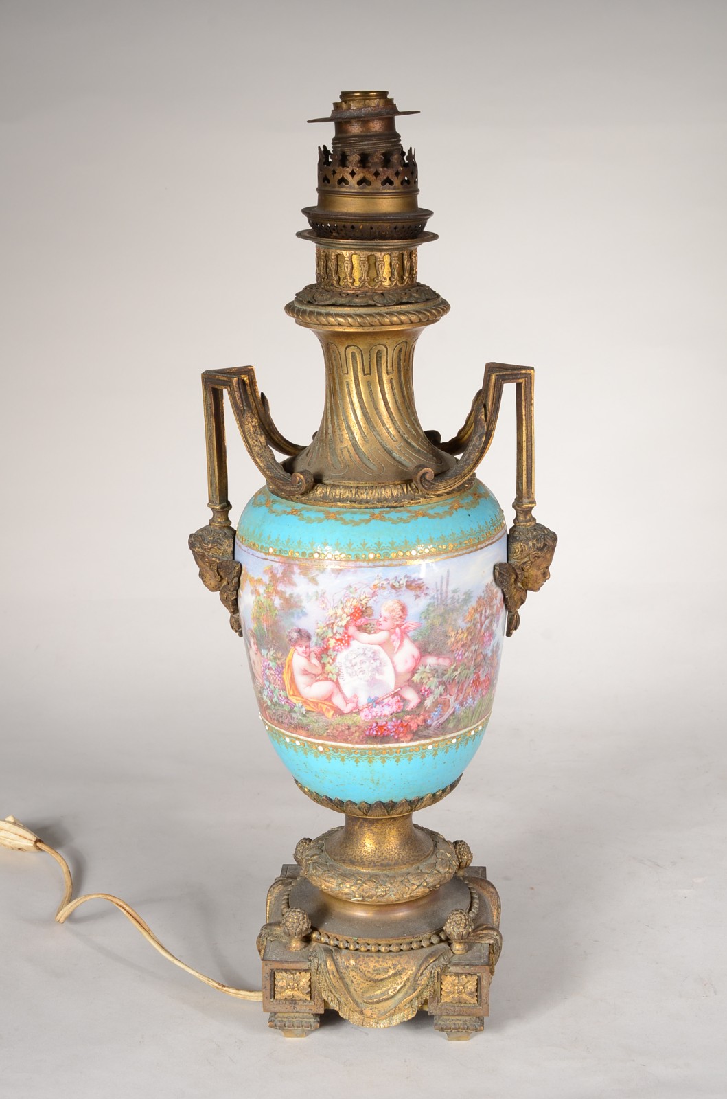 Abatjour na forma de ânfora de bronze e porcelana, decorado com... - foto 1 de 10