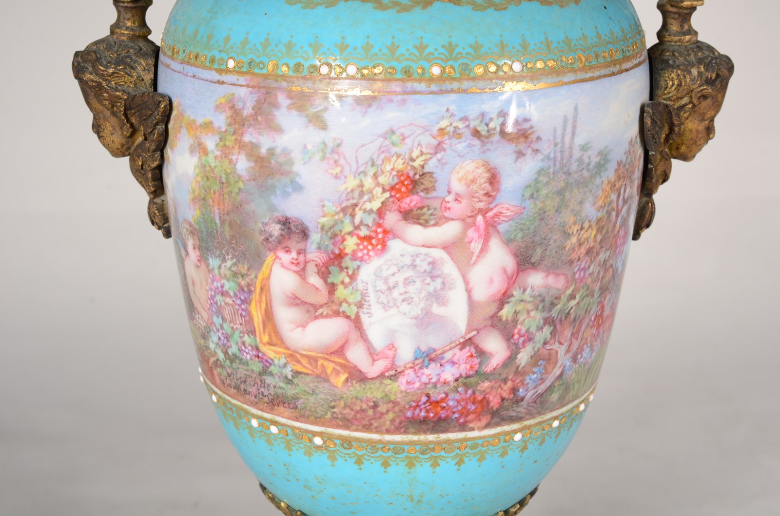 Abatjour na forma de ânfora de bronze e porcelana, decorado com... - foto 3 de 10