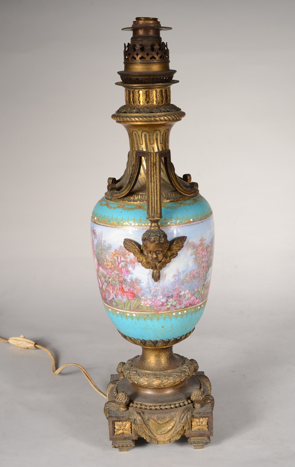 Abatjour na forma de ânfora de bronze e porcelana, decorado com... - foto 5 de 10