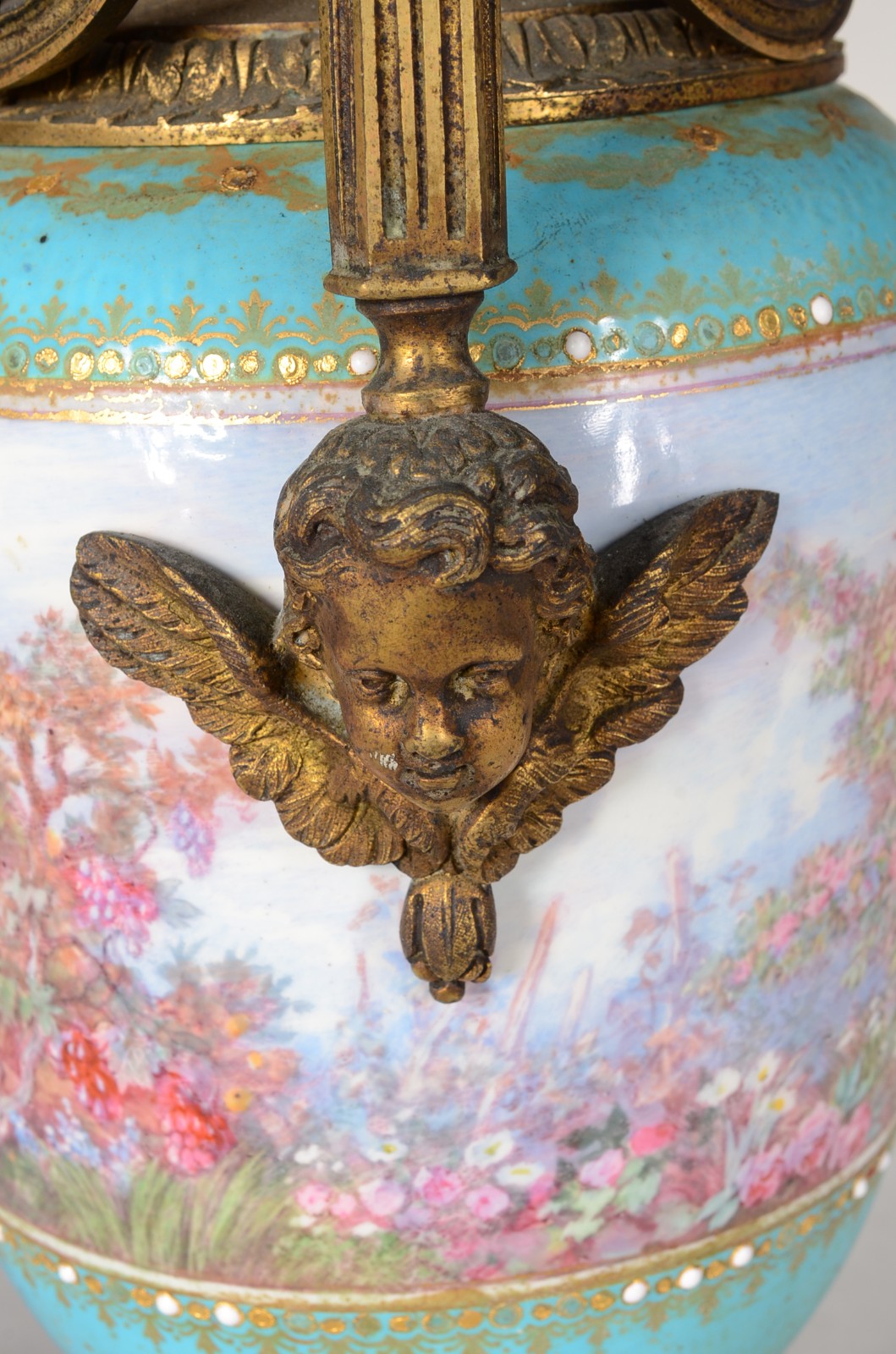 Abatjour na forma de ânfora de bronze e porcelana, decorado com... - foto 6 de 10