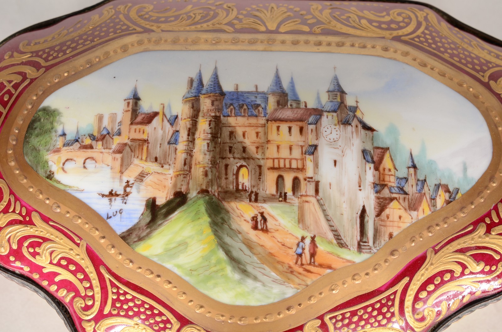 Caixa porta jóias de porcelana europeia decorada com cena de castelo... - foto 5 de 11