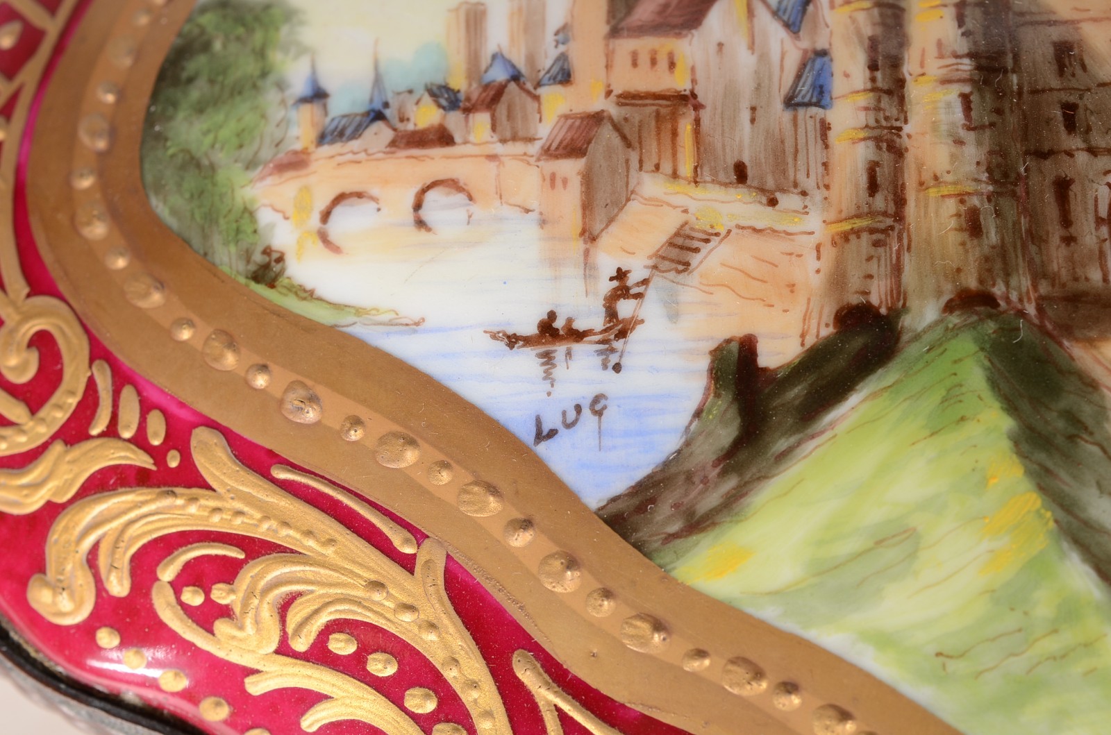 Caixa porta jóias de porcelana europeia decorada com cena de castelo... - foto 6 de 11