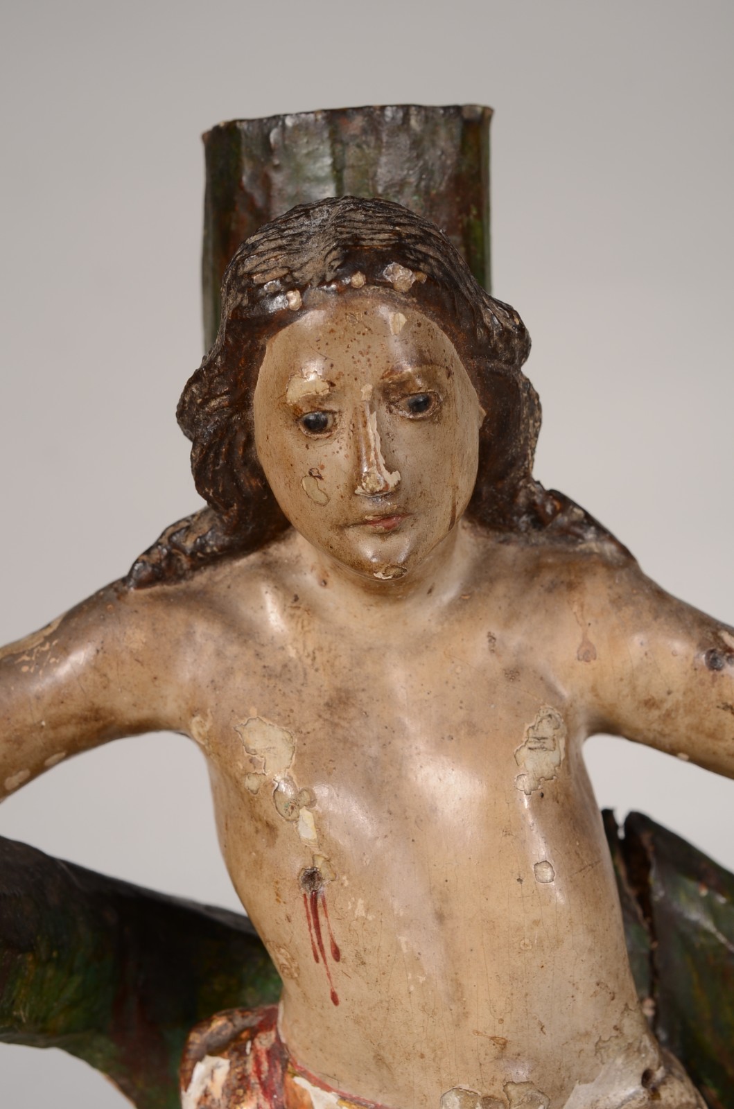 São Sebastião - Antiga imagem de madeira policromada. Desgastes. - foto 2 de 8