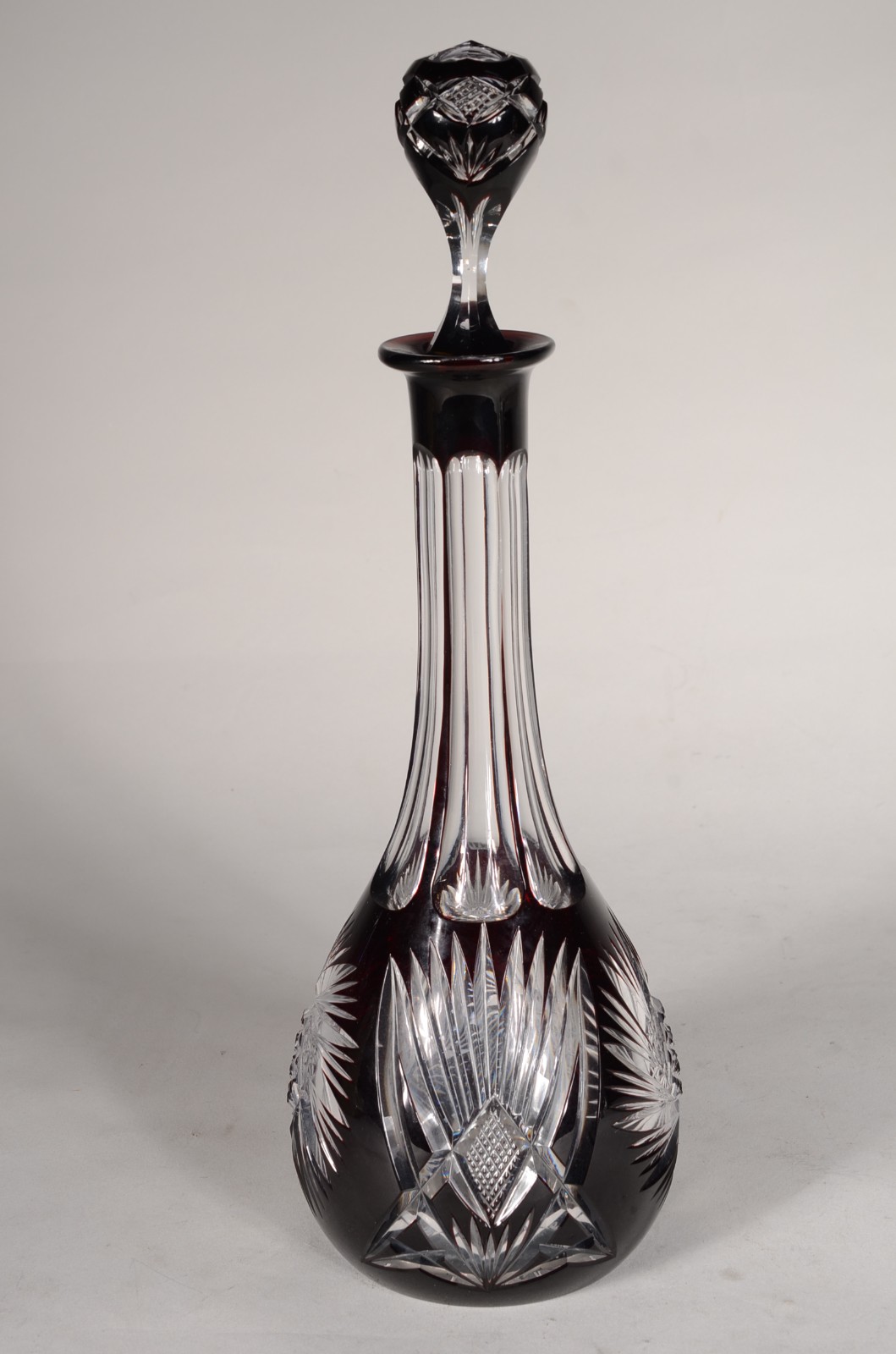 Garrafa de cristal doublé rubi lapidada. - foto 1 de 11