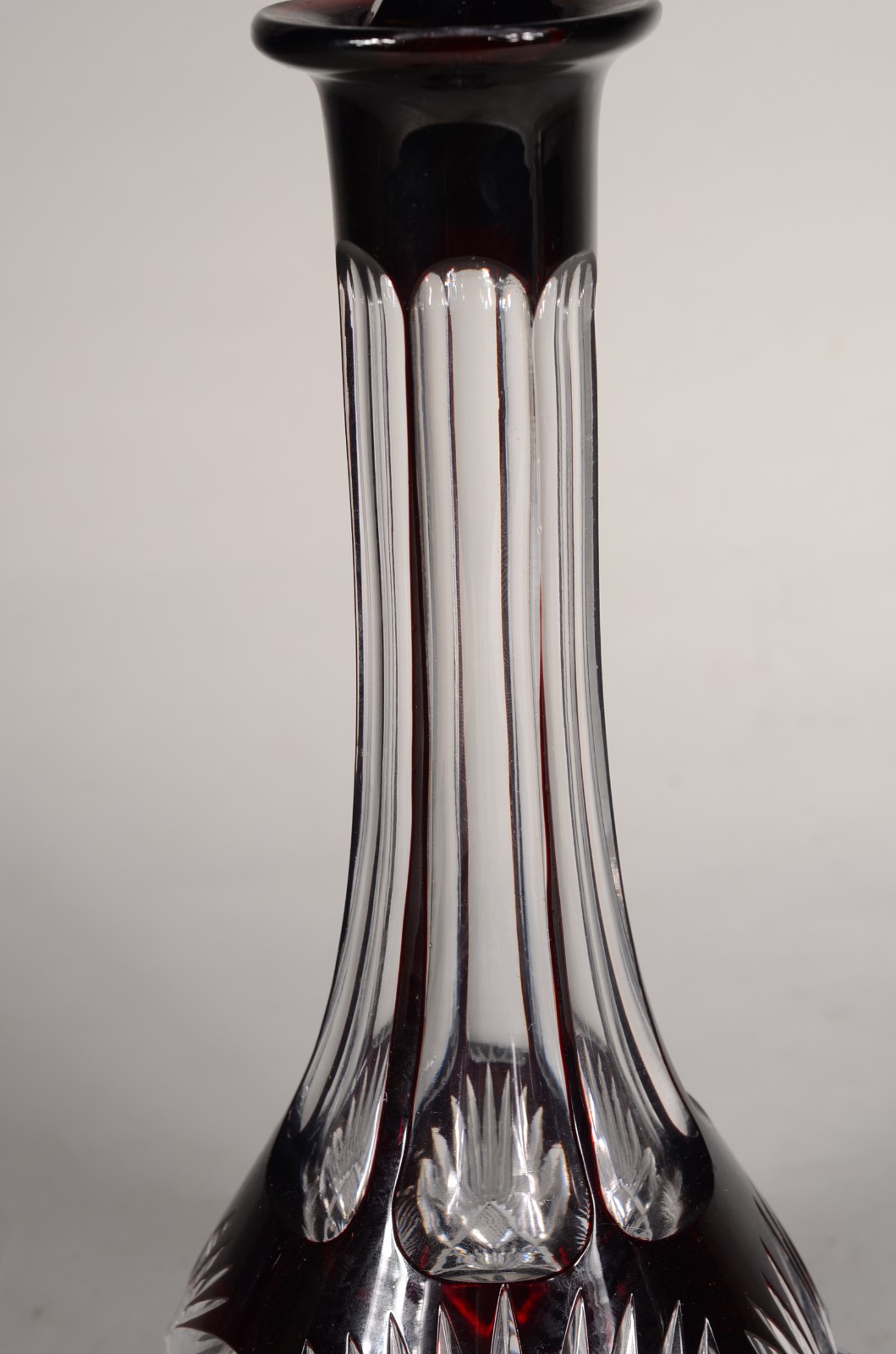 Garrafa de cristal doublé rubi lapidada. - foto 4 de 11