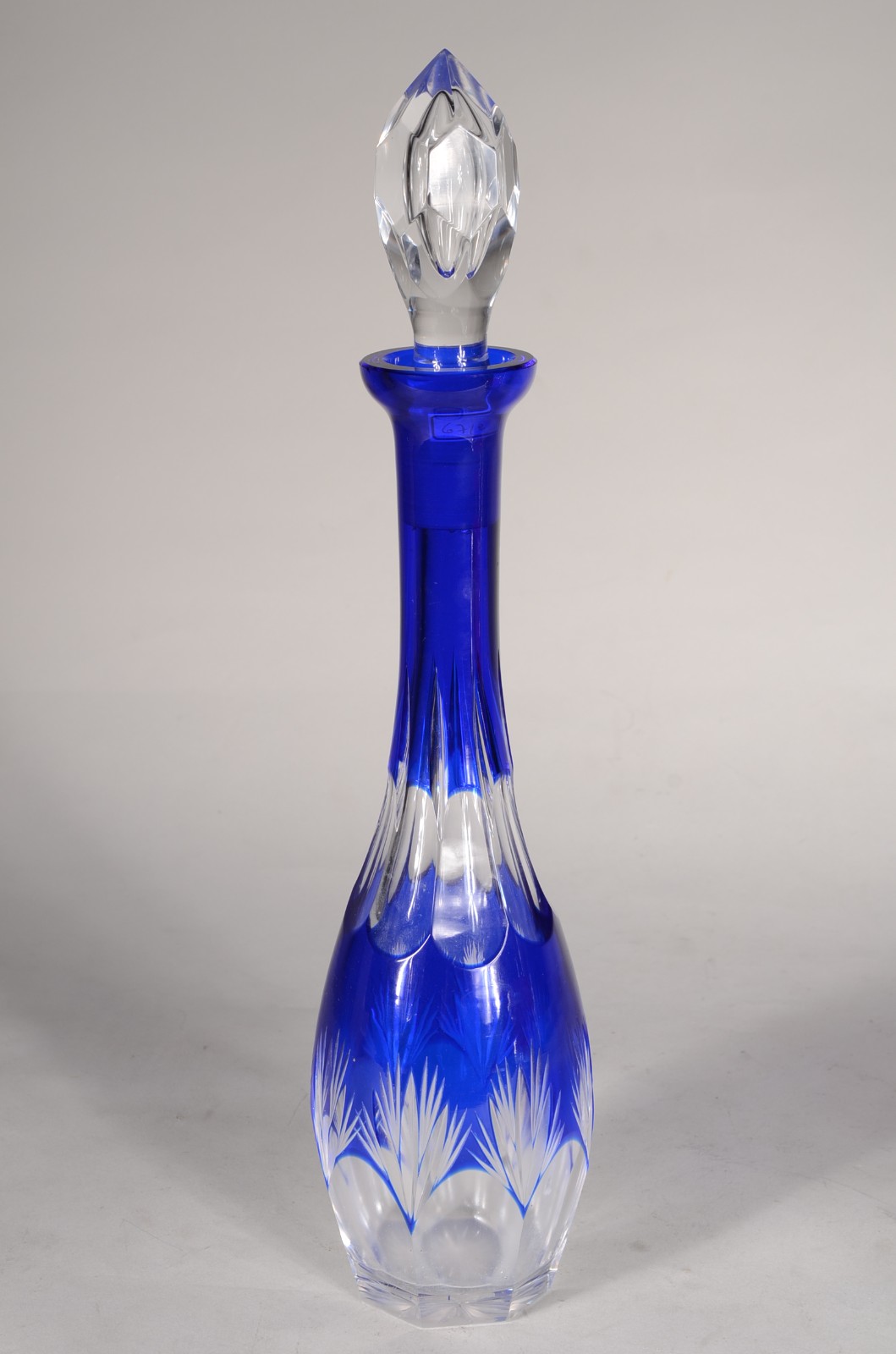 Garrafa de cristal doublé azul. Mínimos bicados. - foto 1 de 9
