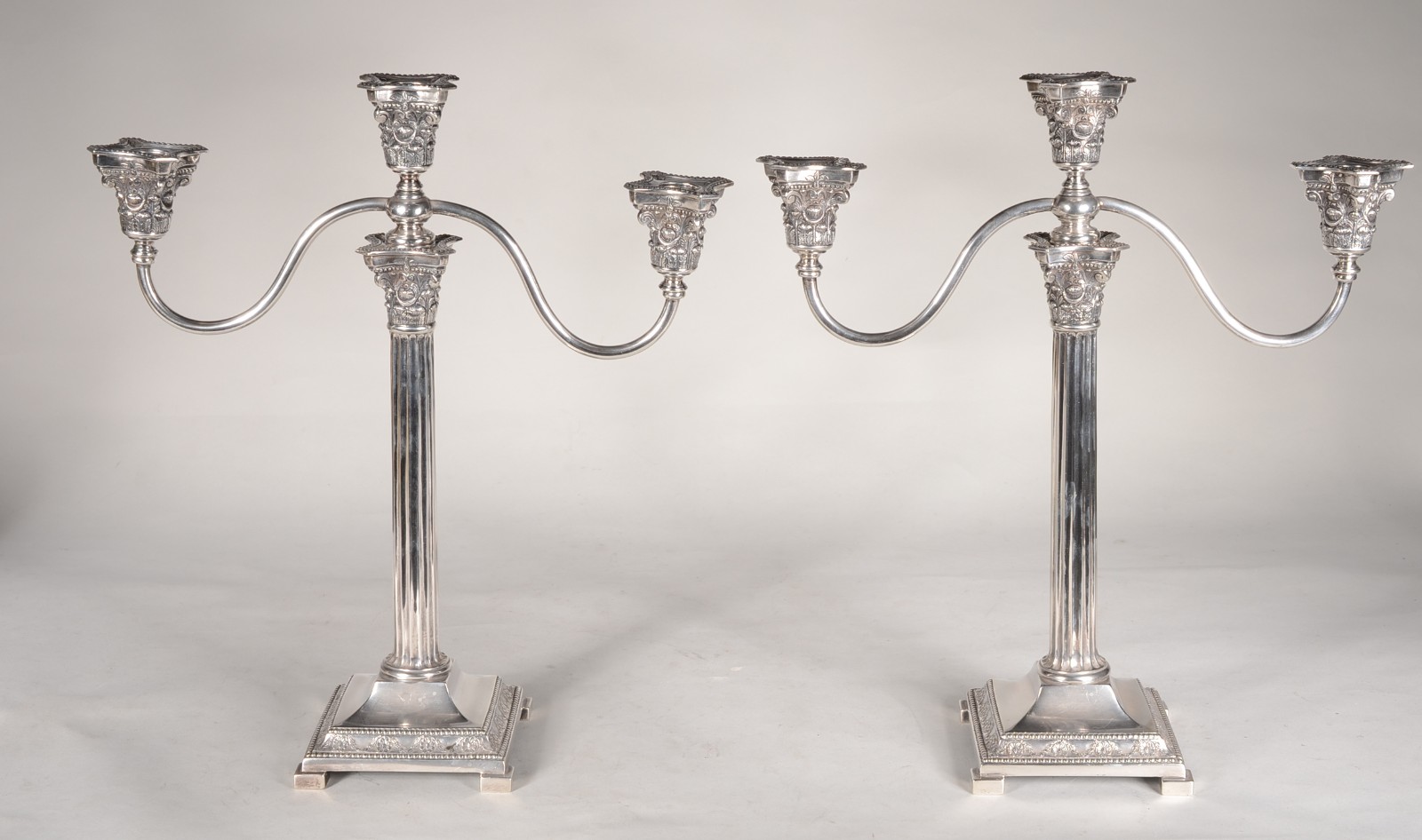 Par de candelabros de prata contraste 925 mls, para 3 velas cada com... - foto 1 de 11