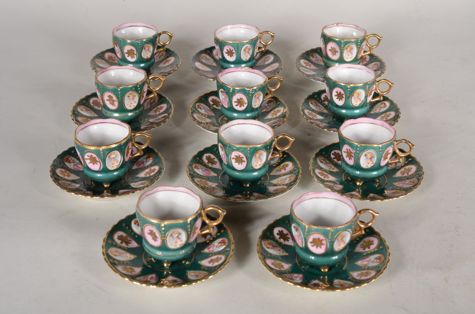 Serviço com 11 xícaras para café com pires de porcelana japonesa... - foto 1 de 8