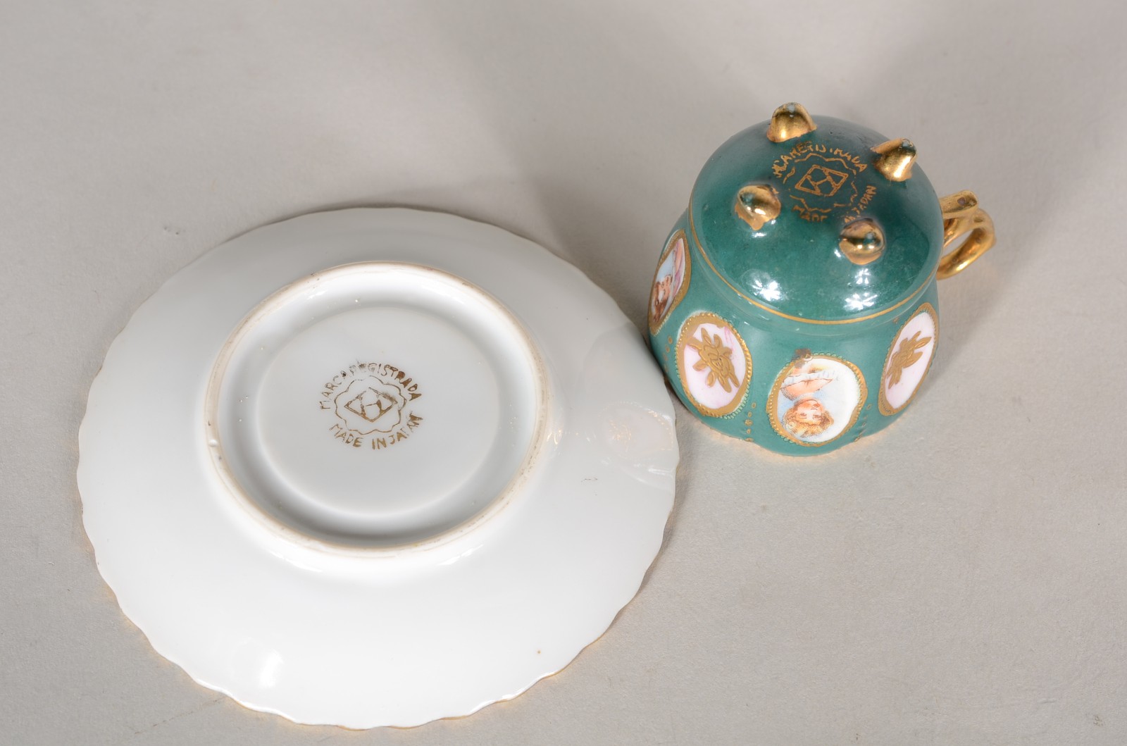 Serviço com 11 xícaras para café com pires de porcelana japonesa... - foto 6 de 8