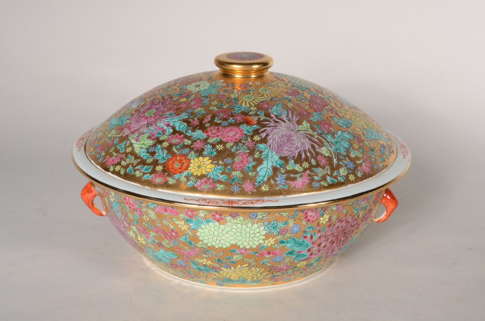 Aparelho de jantar e chá de porcelana chinesa com flores em... - foto 2 de 11