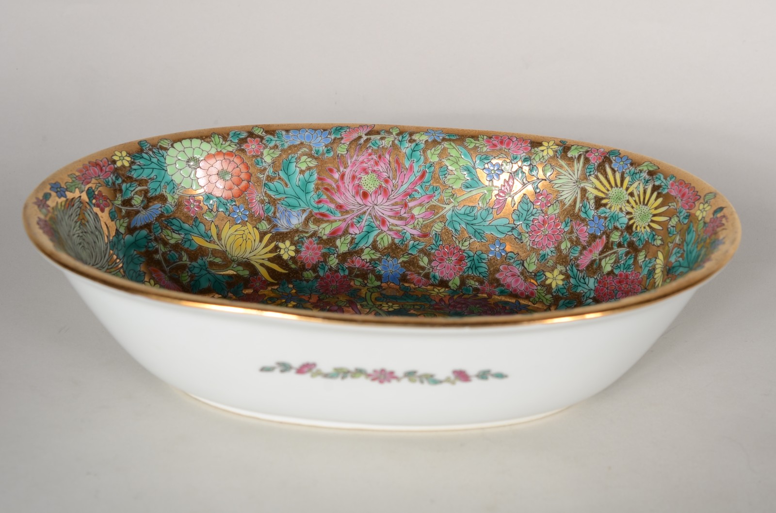 Aparelho de jantar e chá de porcelana chinesa com flores em... - foto 3 de 11