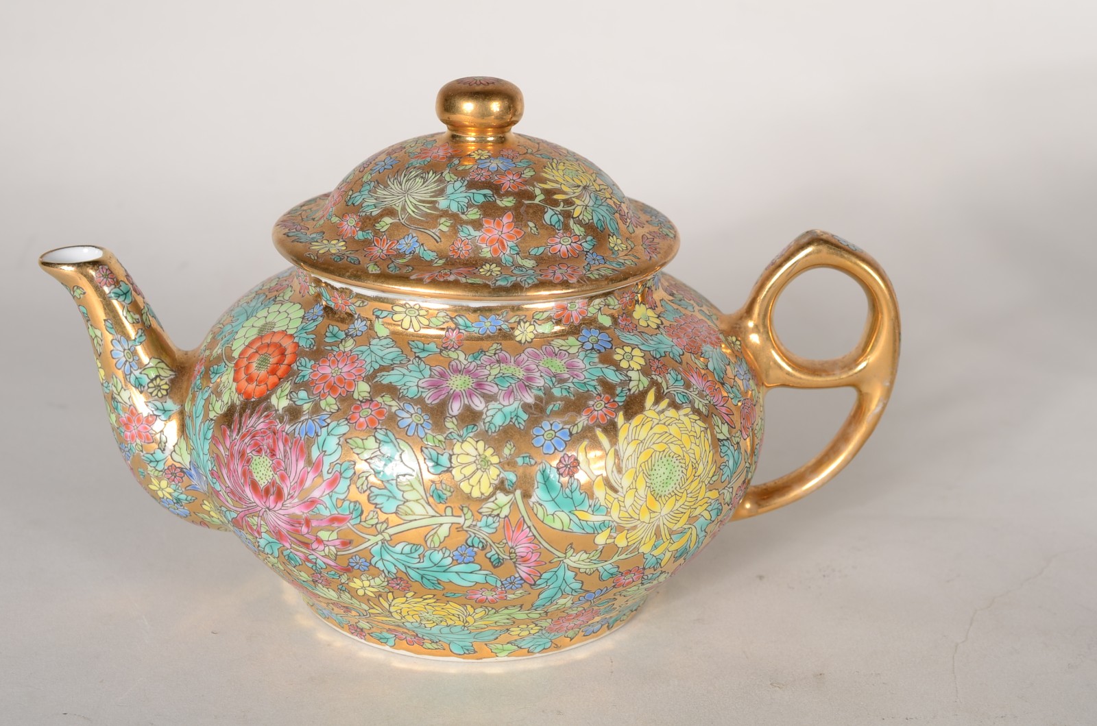 Aparelho de jantar e chá de porcelana chinesa com flores em... - foto 4 de 11