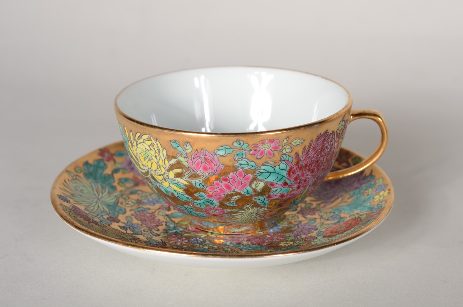 Aparelho de jantar e chá de porcelana chinesa com flores em... - foto 7 de 11