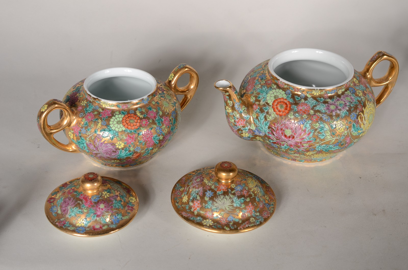Aparelho de jantar e chá de porcelana chinesa com flores em... - foto 8 de 11