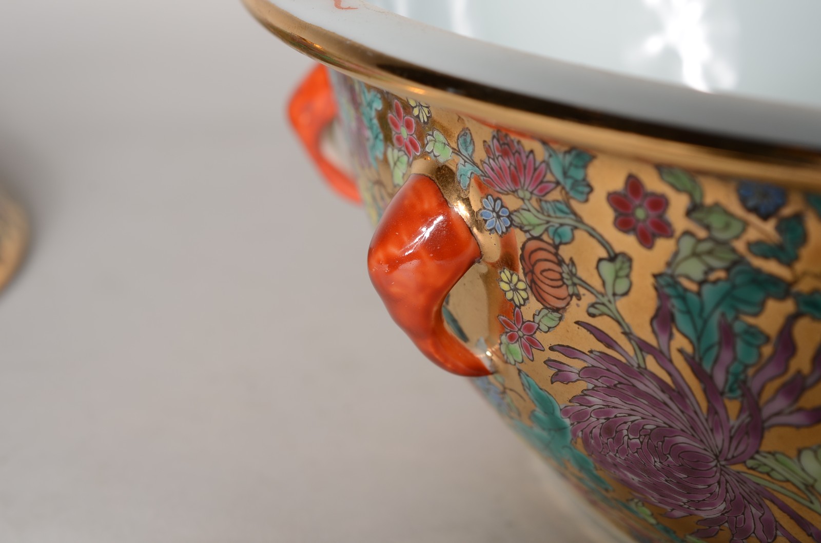 Aparelho de jantar e chá de porcelana chinesa com flores em... - foto 9 de 11