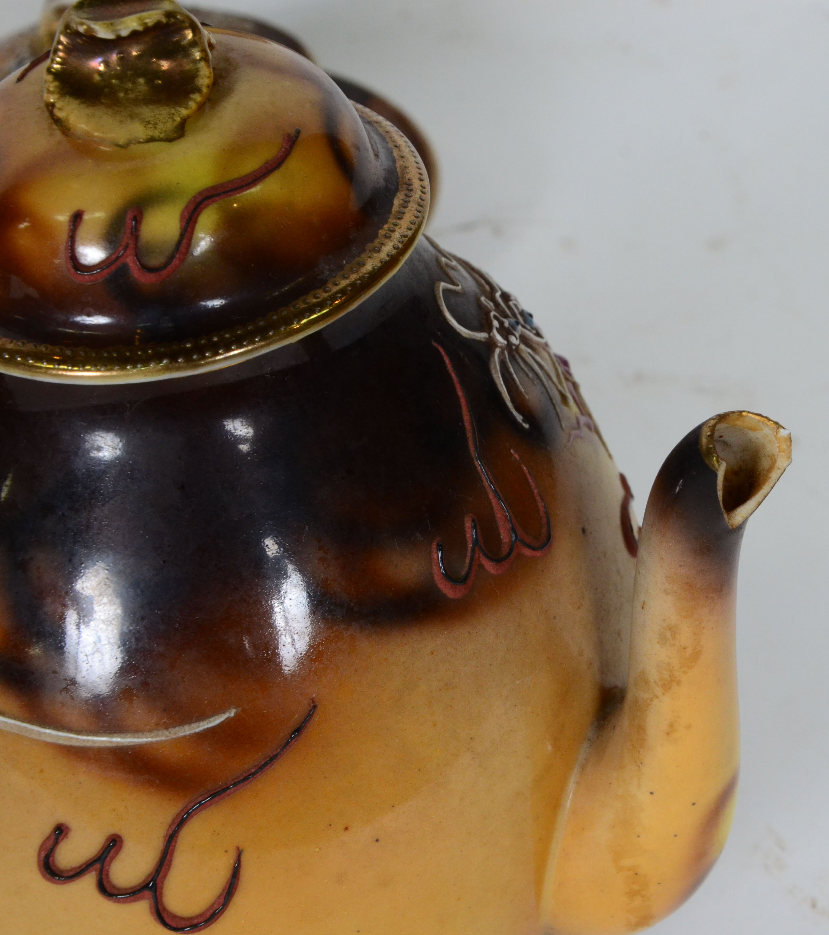Serviço de chá e café de porcelana oriental decorado com dragão em... - foto 2 de 4