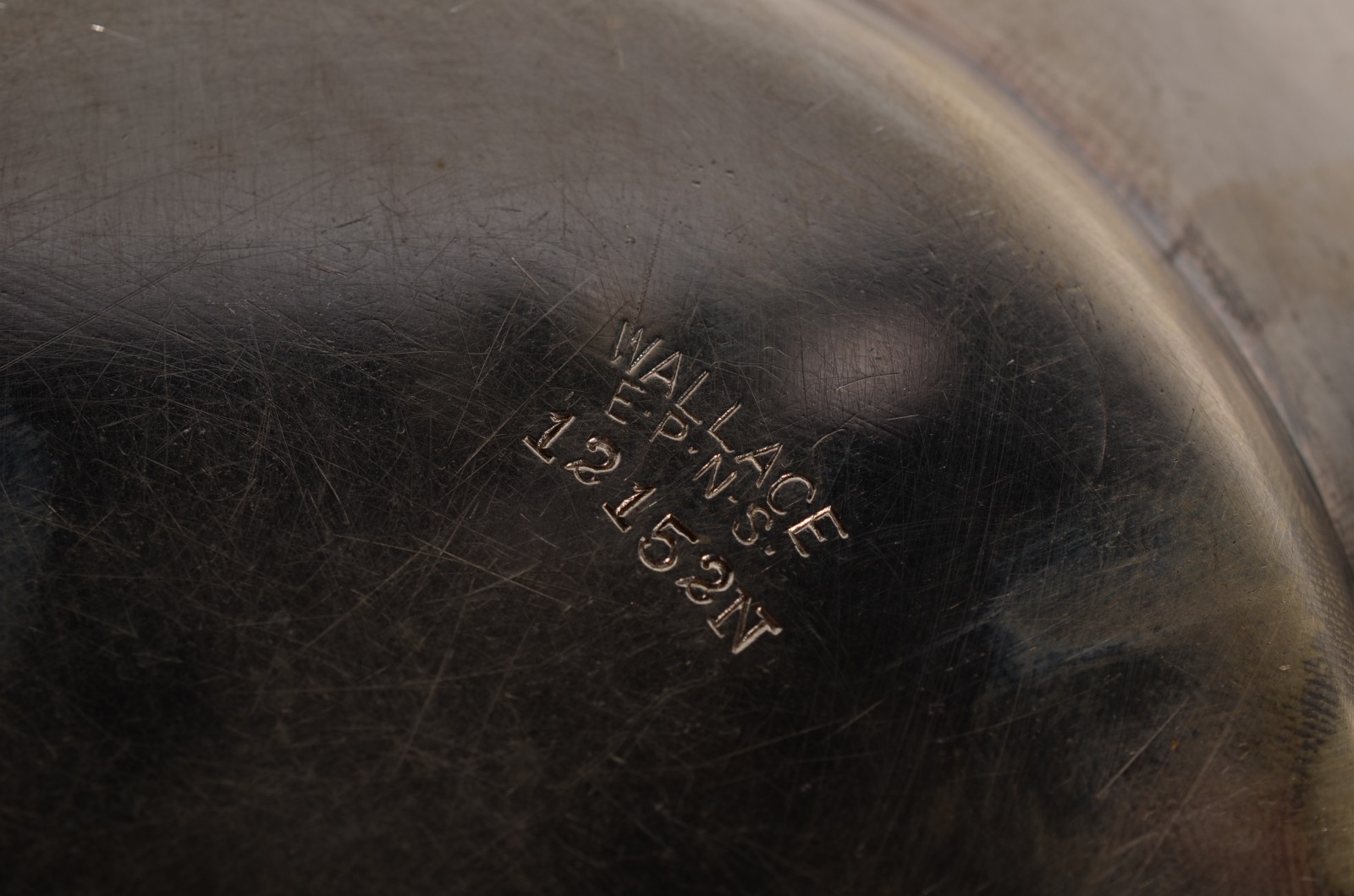 Diversas peças de metal, sendo: 5 bowls gomado com monograma... - foto 8 de 9
