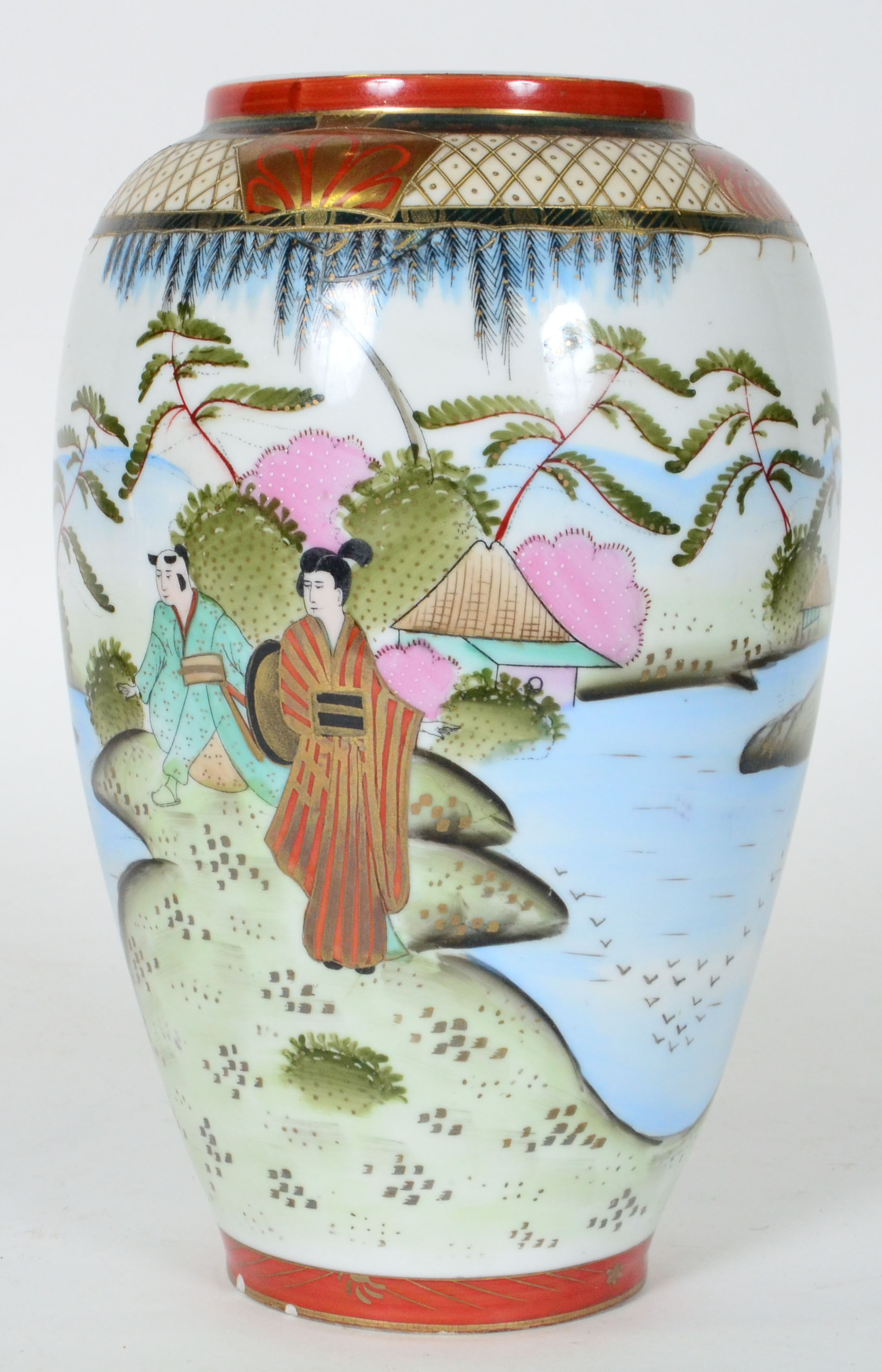 Vaso de porcelana japonesa decorado com gueixas em policromia... - foto 1 de 4
