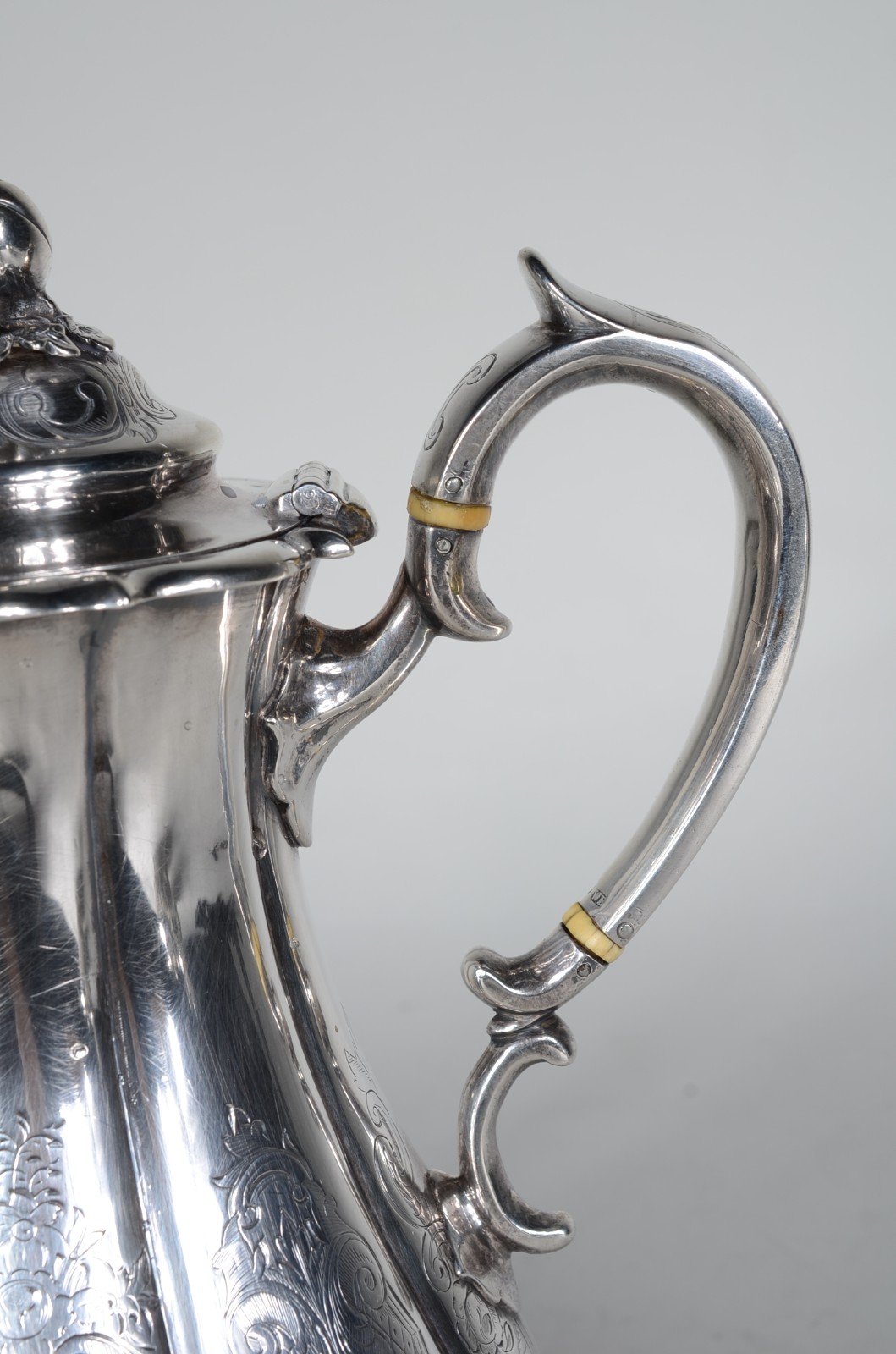 Baixela para chá e café de prata inglesa contrastada, composta de... - foto 6 de 11