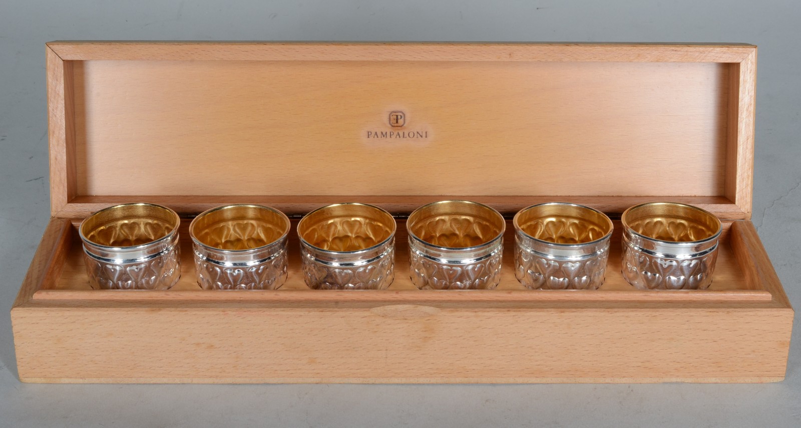 Conjunto com 6 copinhos para licor de prata, contraste Sterling 925... - foto 1 de 6