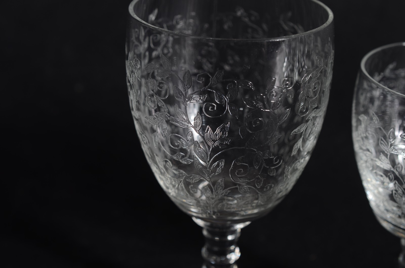 Parte de serviço de cristal, composto de: 8 para licor e 4 para vinho... - foto 2 de 6