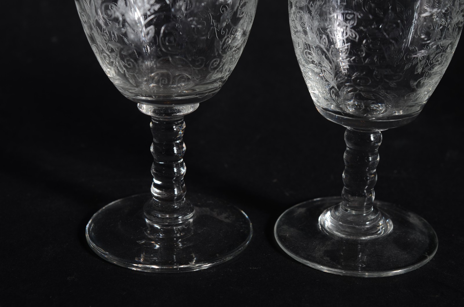 Parte de serviço de cristal, composto de: 8 para licor e 4 para vinho... - foto 5 de 6