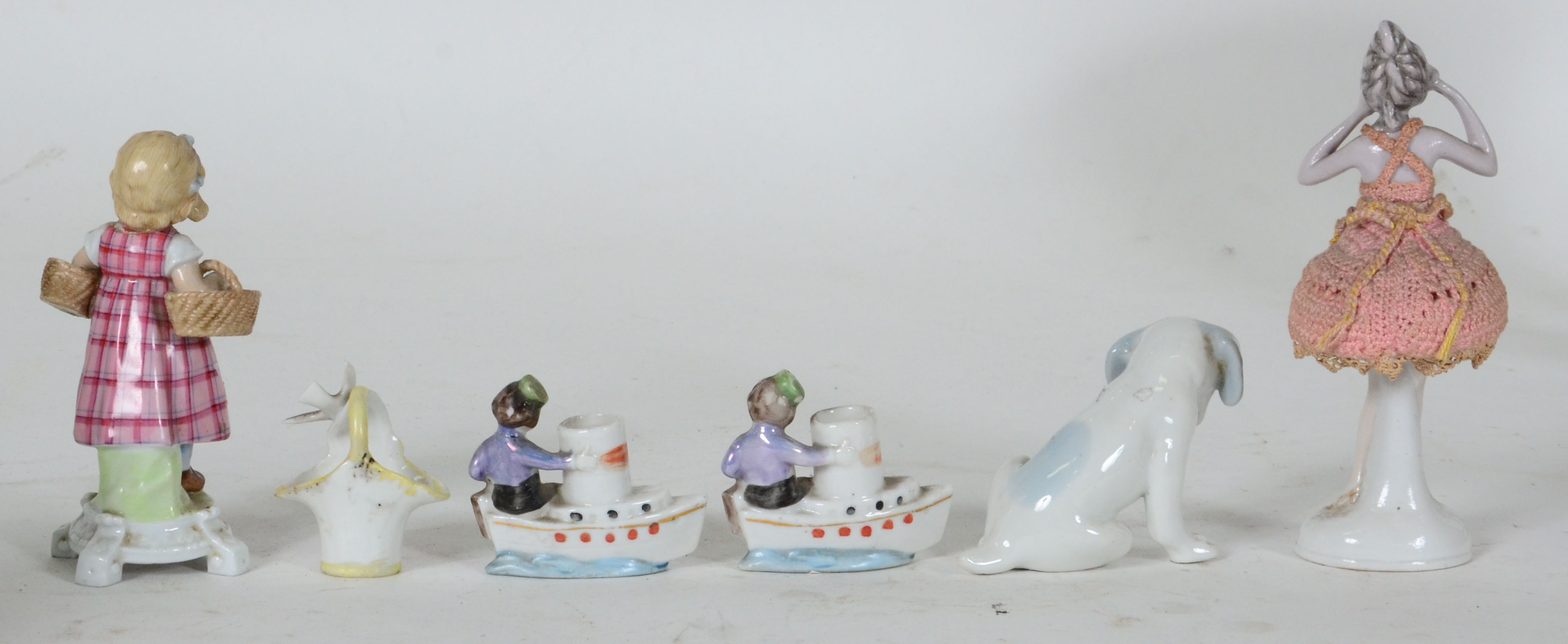 Seis pequenas estatuetas de porcelana sendo : ¨bailarina¨, menina com... - foto 2 de 2