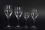 Strauss (1983),  - Serviço de cristal Strauss, composto de: 18 para vinho tinto, 18 para vinho branco, 18 para licor e 12 para vinho do Porto. Total: 66 peças.