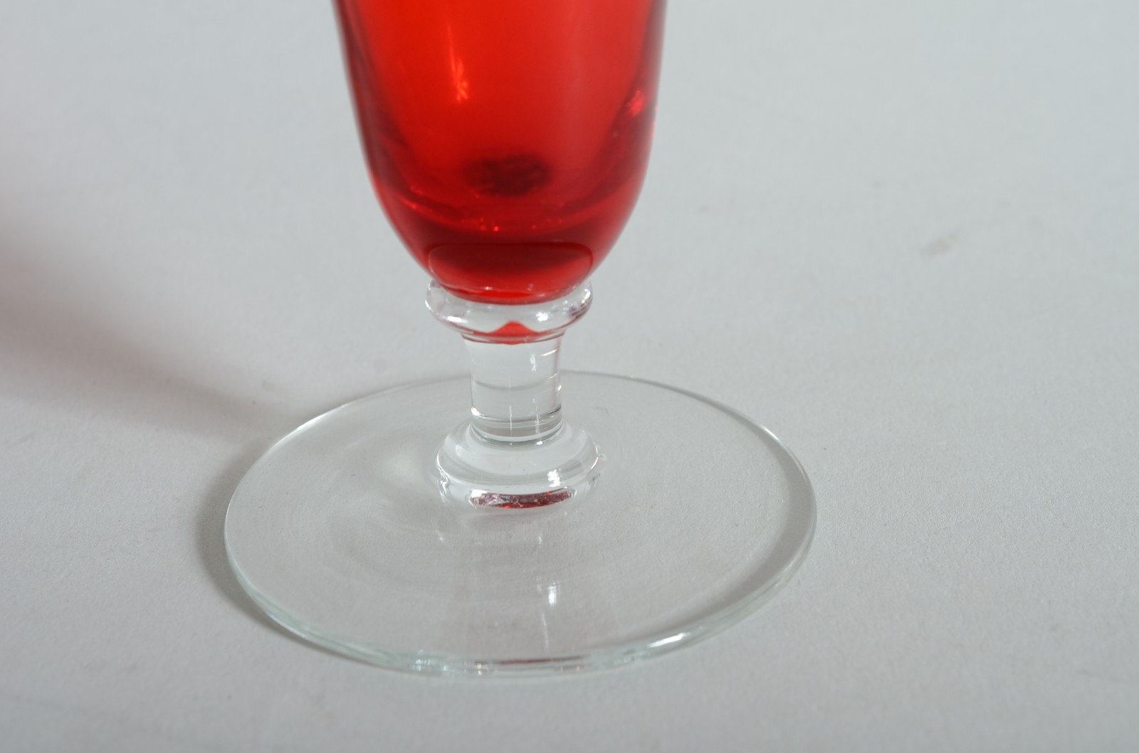 Seis tulipas de vidro vermelho para cerveja. - foto 7 de 7