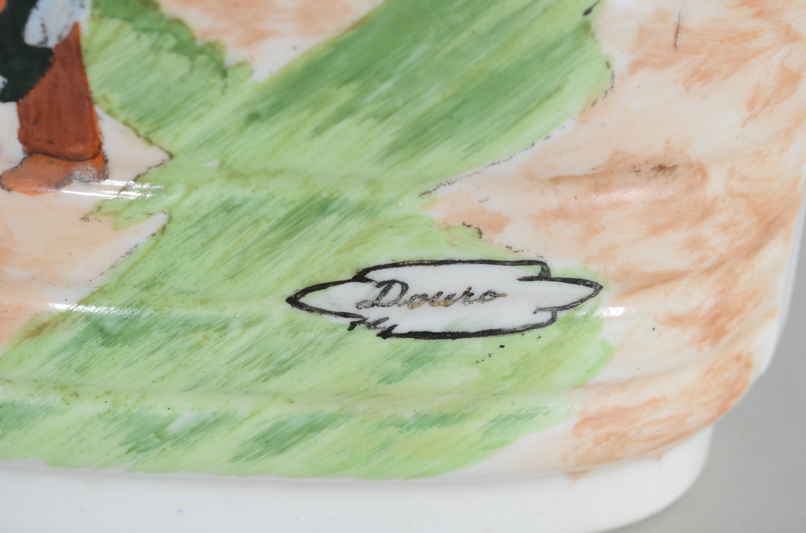 Quatro peças diversas de cerâmica, sendo: 2 bowls, jarra e potiche. - foto 4 de 10