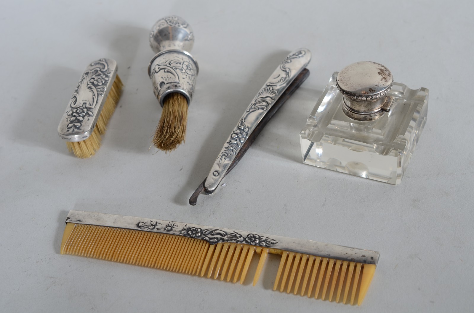 Conjunto com 9 peças acessórias para toilette de prata contrastada... - foto 2 de 11
