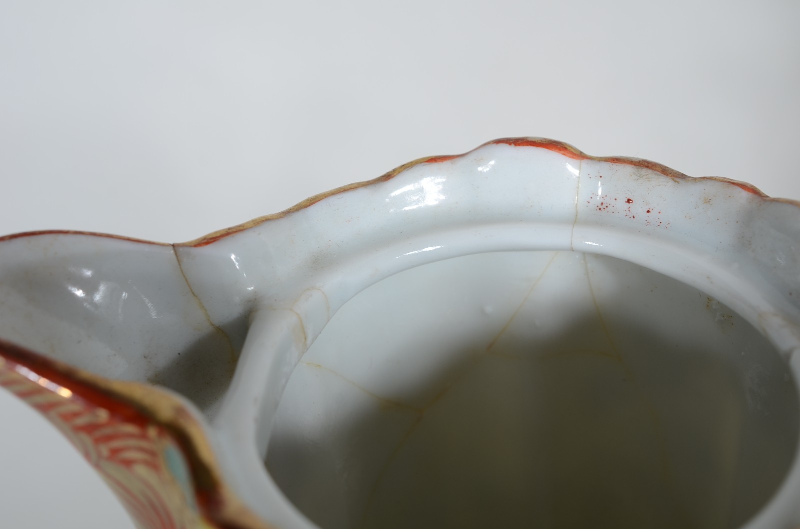Quatro bules de porcelana de diversas procedências. Um com fio de... - foto 6 de 11