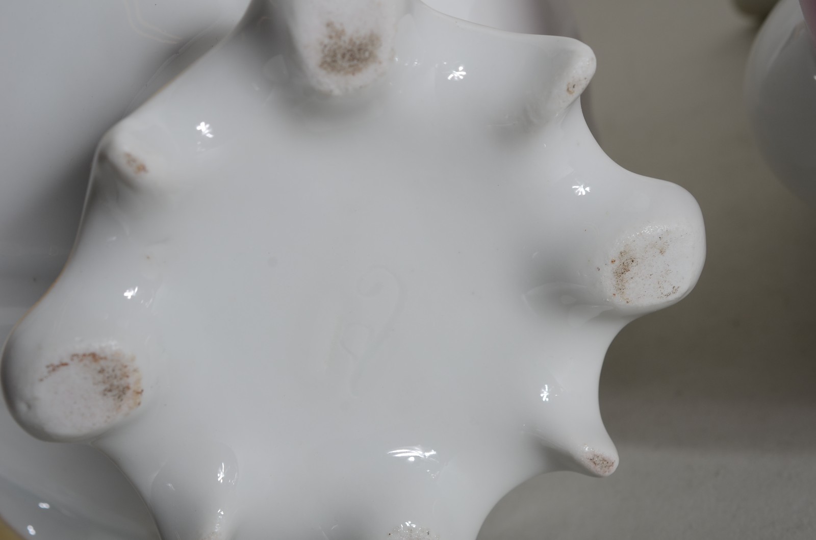 Quatro bules de porcelana de diversas procedências. Um com fio de... - foto 7 de 11