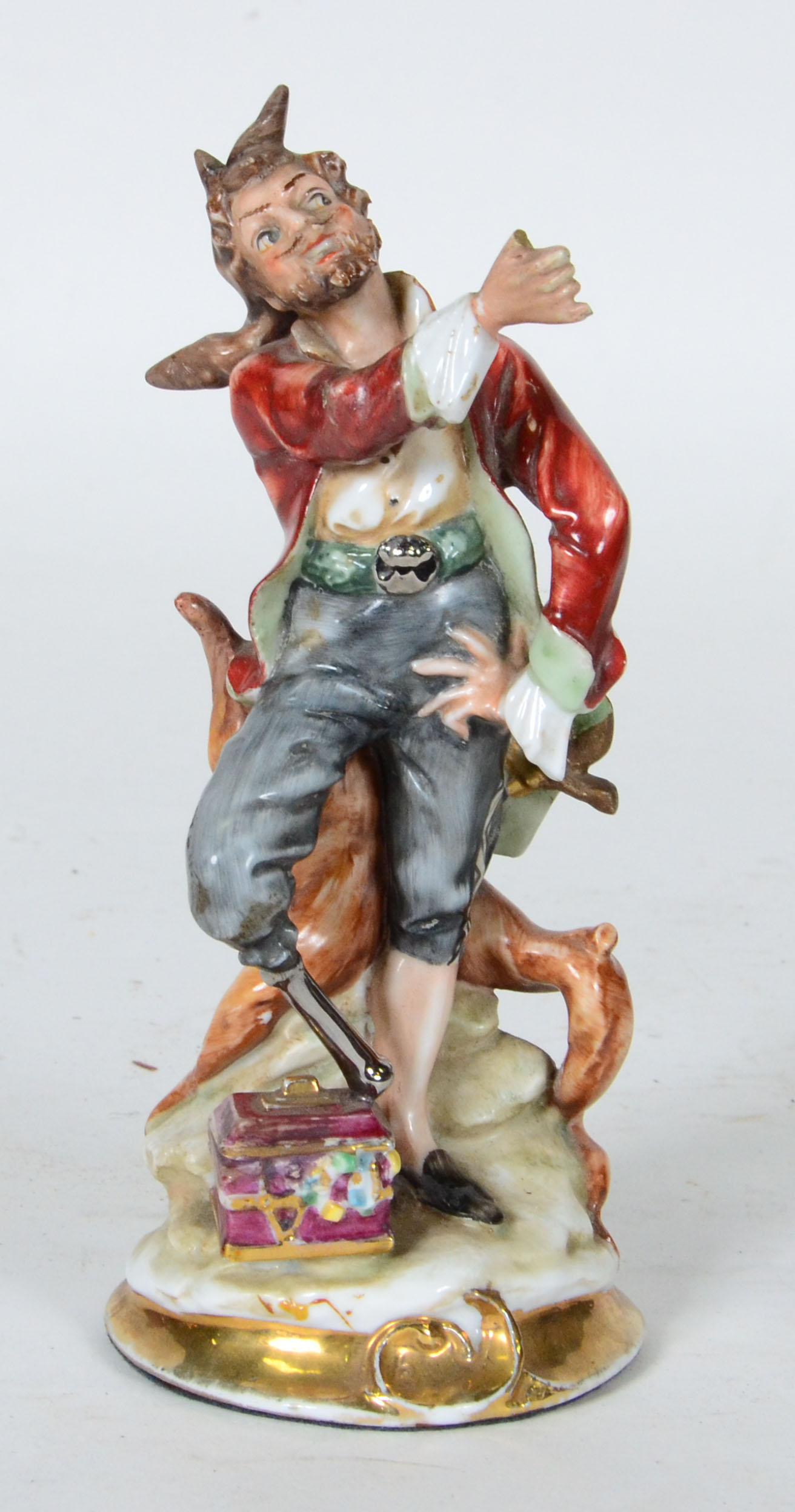Estatueta de porcelana policromada representando "Pirata". (dedo... - foto 1 de 4