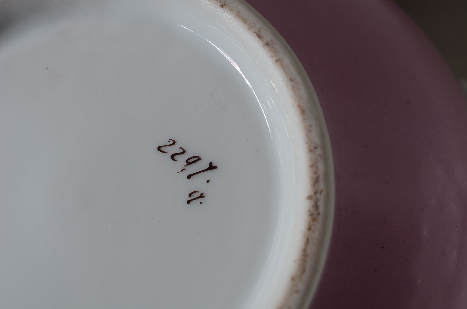 Quatro bules de porcelana de diversas procedências. Um com fio de... - foto 11 de 11