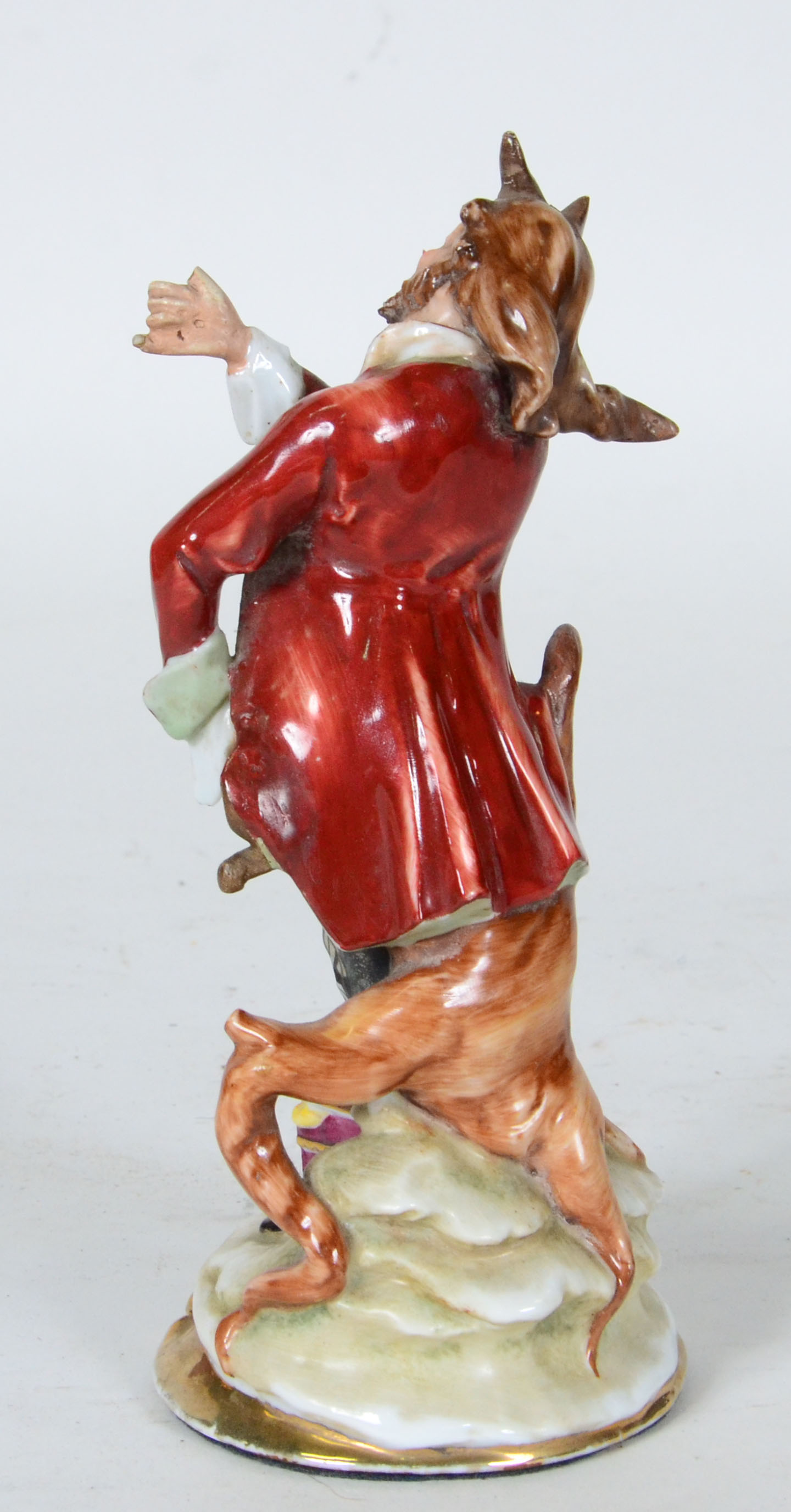 Estatueta de porcelana policromada representando "Pirata". (dedo... - foto 2 de 4