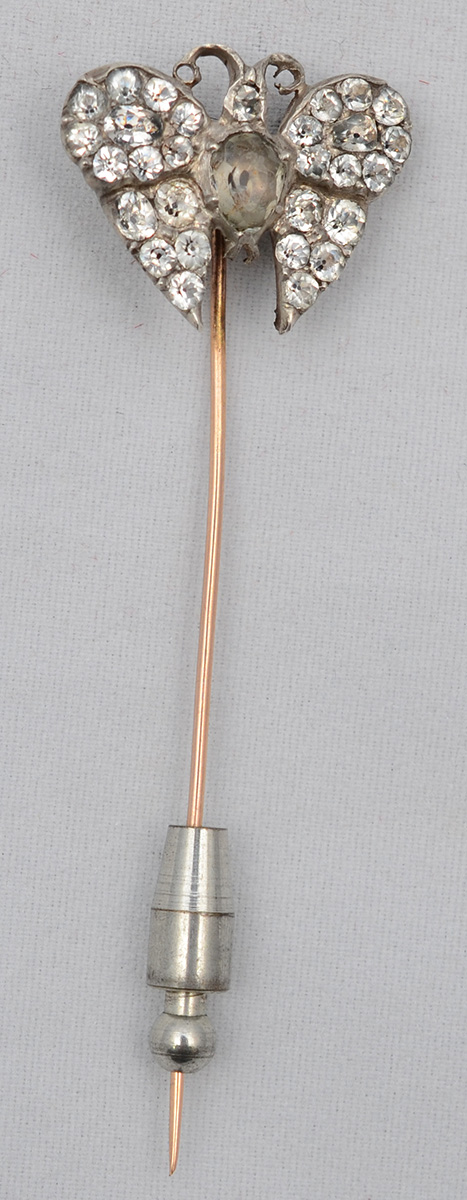 Broche Minas Novas com borboleta. Comprimento 7,5 cm.