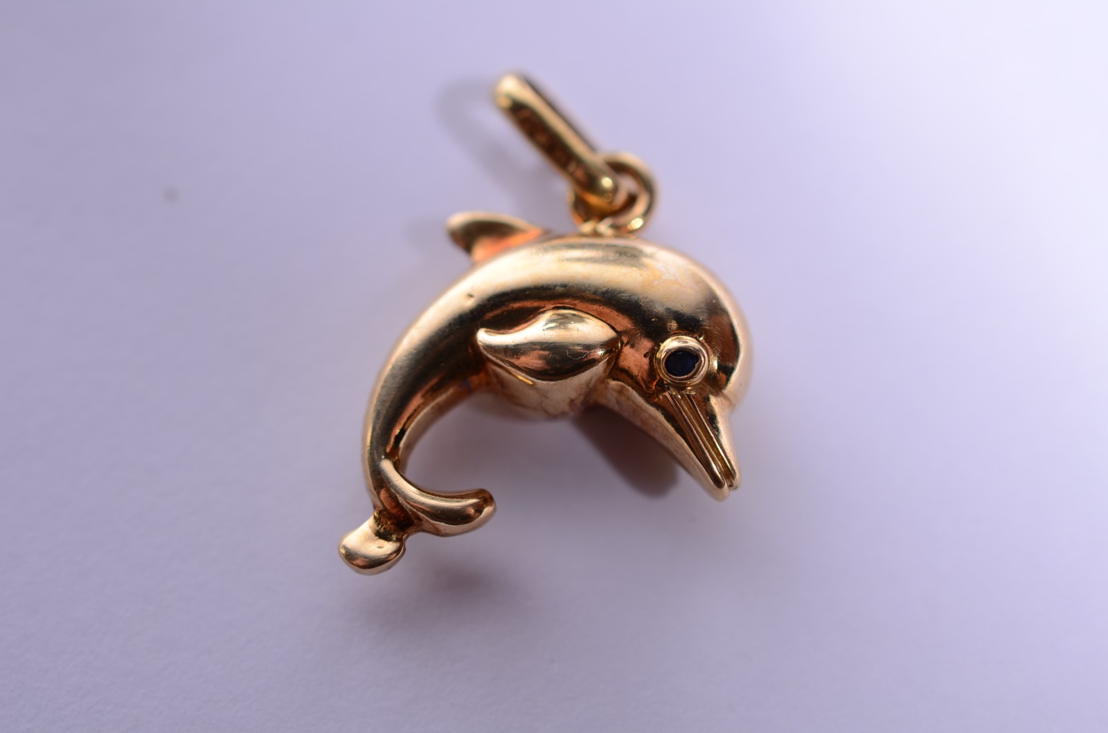 Pendente feitio golfinho de ouro 18 k., contraste 750 mls com olhos... - foto 2 de 4