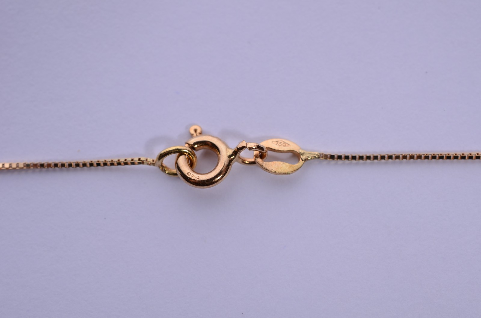 Colar com pendente feitio coração com esmeralda cabochon de ouro 18... - foto 6 de 7