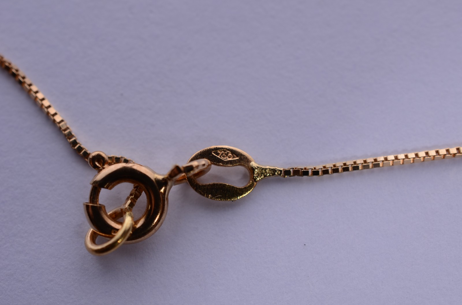 Colar com pendente feitio coração com esmeralda cabochon de ouro 18... - foto 7 de 7