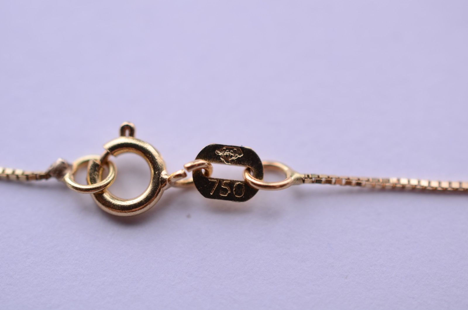 Colar de ouro 18 k., pendente feitio gota com esmeralda e um... - foto 7 de 8