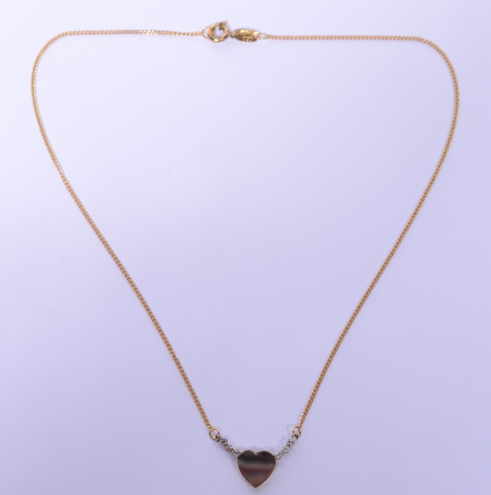 Colar de ouro 18 k., pendente feitio coração com 6 brilhantes. (Por... - foto 2 de 7