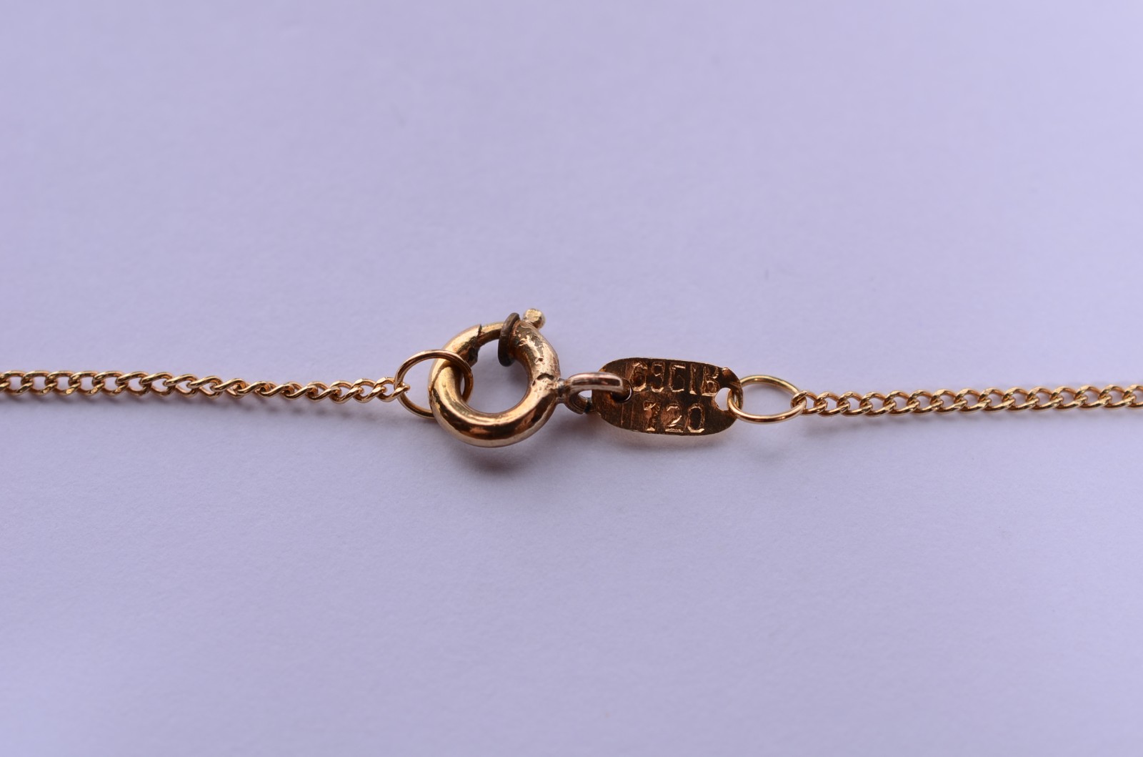 Colar de ouro 18 k., pendente feitio coração com 6 brilhantes. (Por... - foto 5 de 7