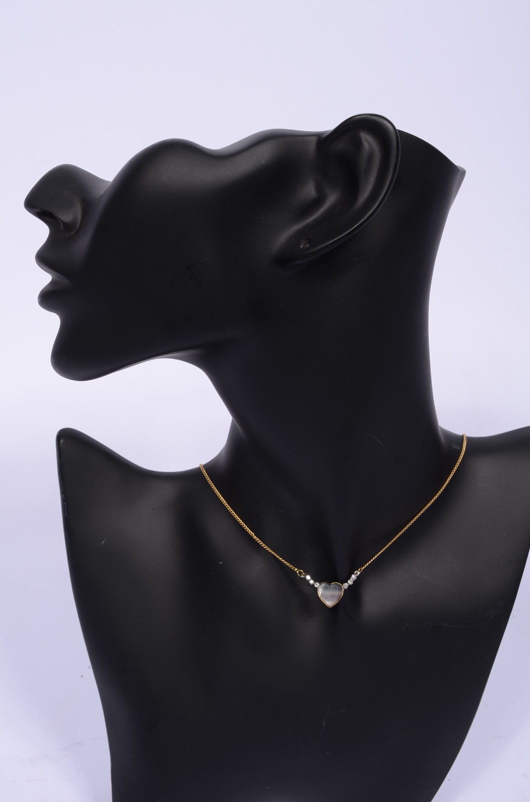 Colar de ouro 18 k., pendente feitio coração com 6 brilhantes. (Por... - foto 7 de 7