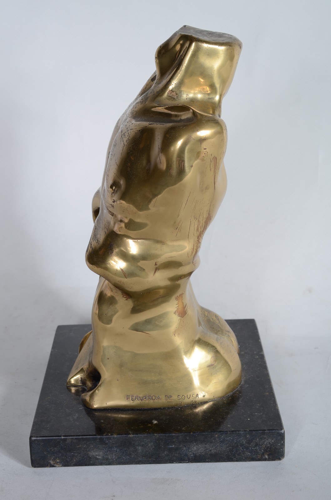 Dorso de bronze, base de mármore. Assinada. - foto 3 de 8