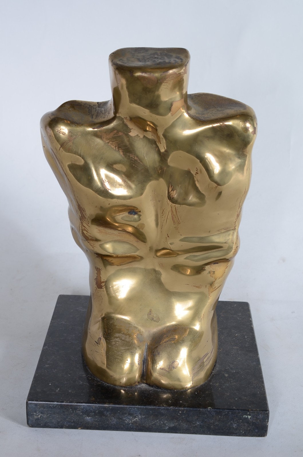 Dorso de bronze, base de mármore. Assinada. - foto 4 de 8