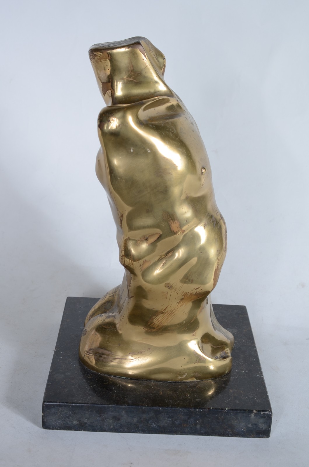Dorso de bronze, base de mármore. Assinada. - foto 6 de 8