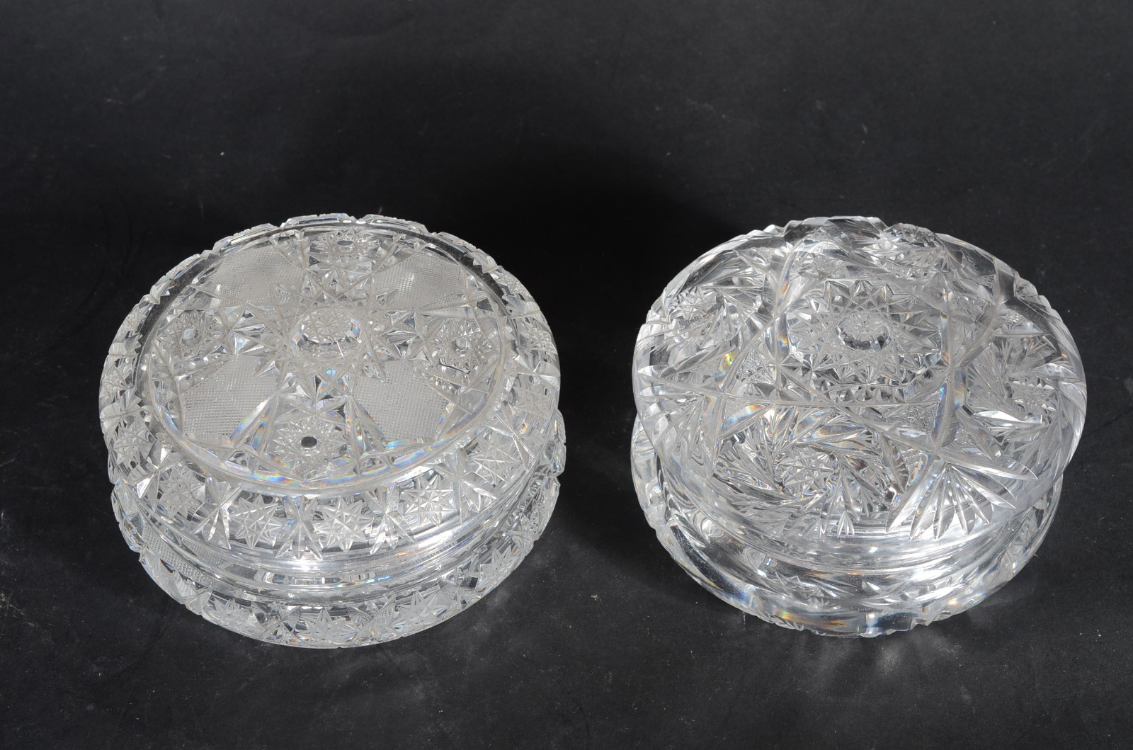 Par de bombonieres de cristal lapidado. - foto 1 de 9
