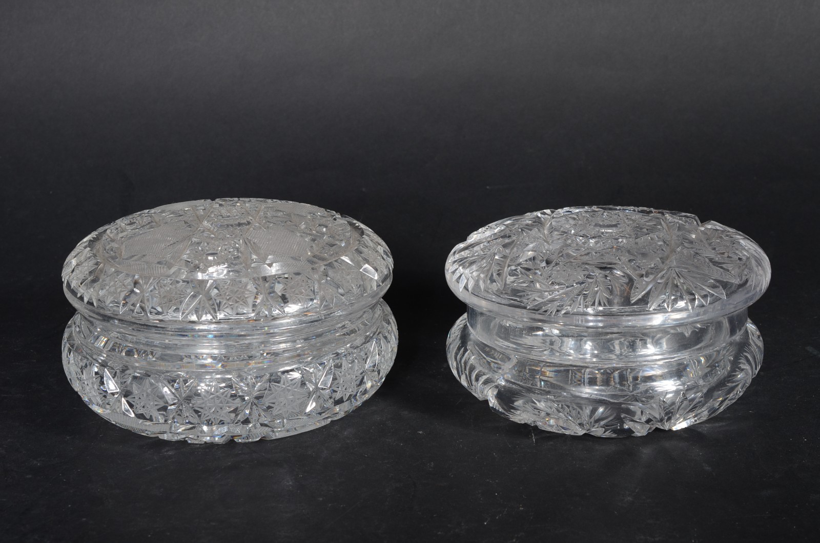 Par de bombonieres de cristal lapidado. - foto 2 de 9